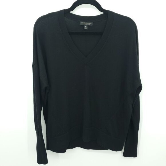 Banana Republic 100% Merino Wool Drop Shoulder V-Neck Relaxed Sweater M Black - Picture 3 of 16